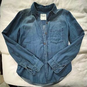 Abercrombie and Fitch chambray shirt. Size small.